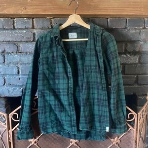 G.H Bass & Co. Dark Hunter Green and Black Button Up Flannel